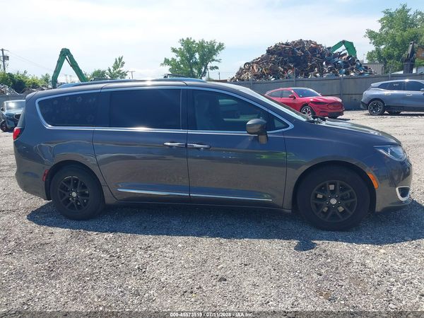 2020 CHRYSLER PACIFICA TOURING L — I116