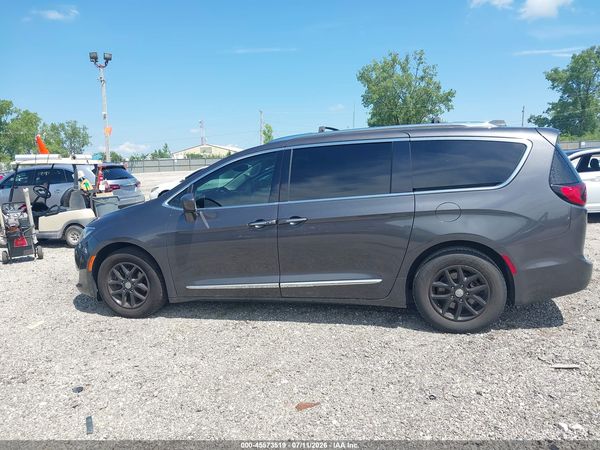 2020 CHRYSLER PACIFICA TOURING L — I117
