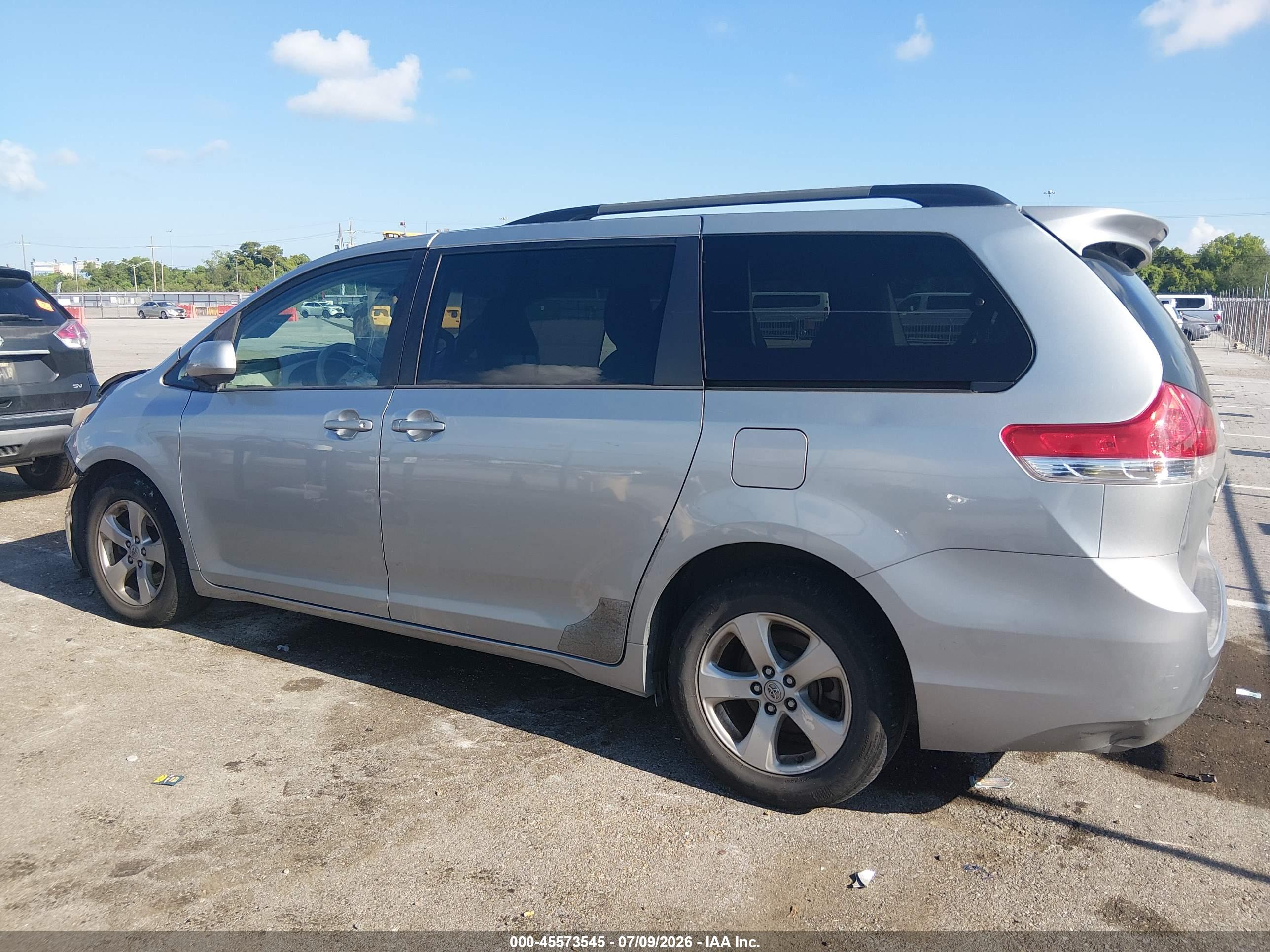 2014 TOYOTA SIENNA LE V6 8 PASSENGER