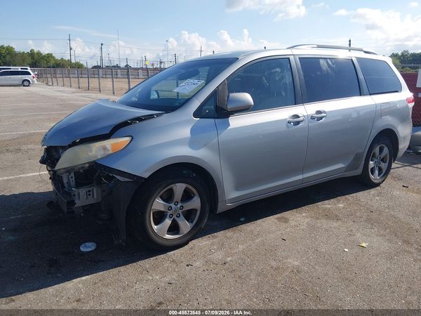 2014 TOYOTA SIENNA LE V6 8 PASSENGER