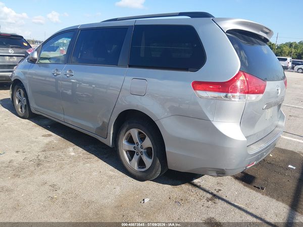 2014 TOYOTA SIENNA LE V6 8 PASSENGER