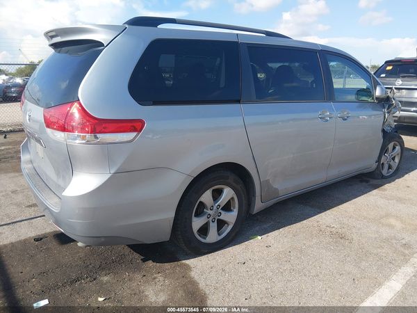 2014 TOYOTA SIENNA LE V6 8 PASSENGER