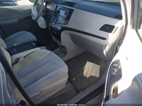 2014 TOYOTA SIENNA LE V6 8 PASSENGER