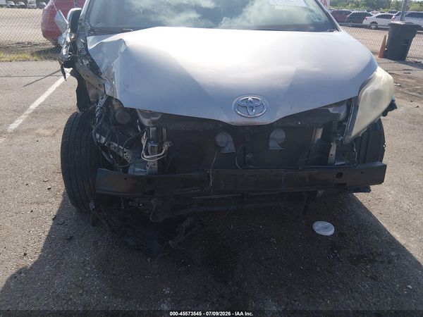 2014 TOYOTA SIENNA LE V6 8 PASSENGER