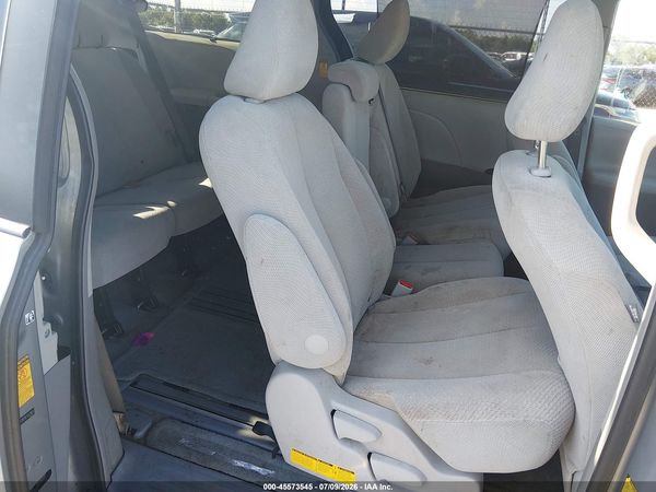 2014 TOYOTA SIENNA LE V6 8 PASSENGER