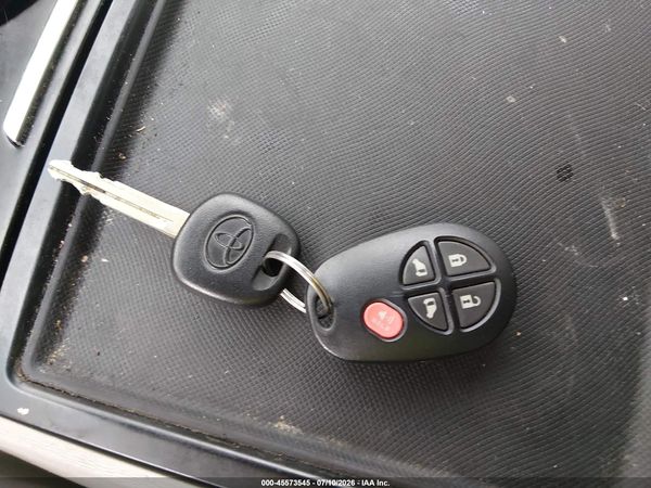 2014 TOYOTA SIENNA LE V6 8 PASSENGER