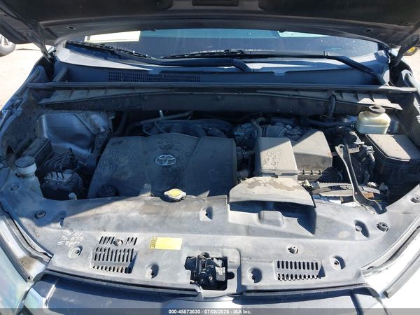 2017 TOYOTA HIGHLANDER LE