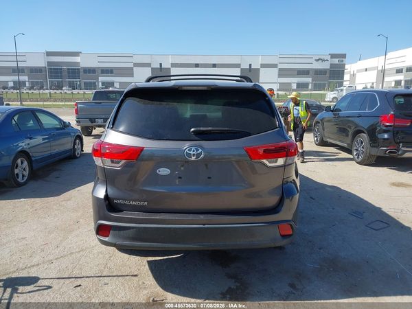 2017 TOYOTA HIGHLANDER LE