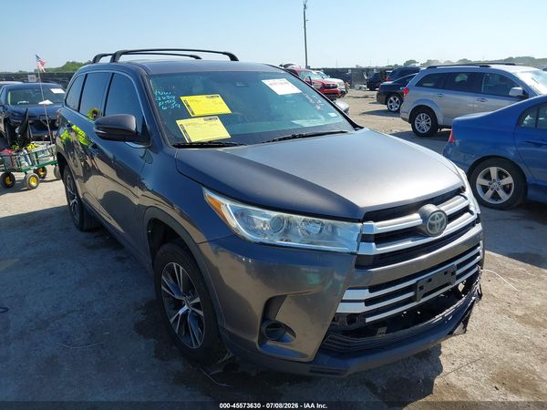 2017 TOYOTA HIGHLANDER LE