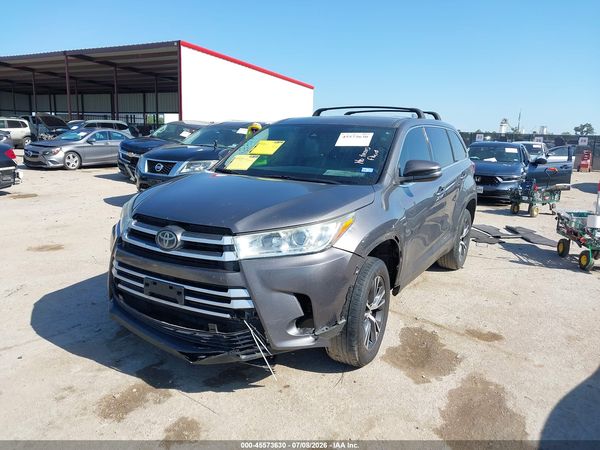 2017 TOYOTA HIGHLANDER LE