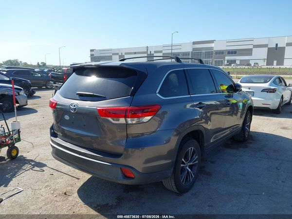 2017 TOYOTA HIGHLANDER LE