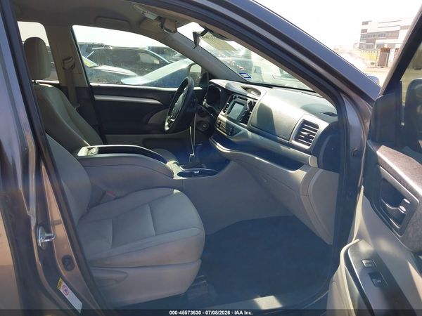 2017 TOYOTA HIGHLANDER LE