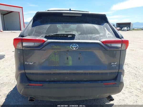 2022 TOYOTA RAV4 XLE
