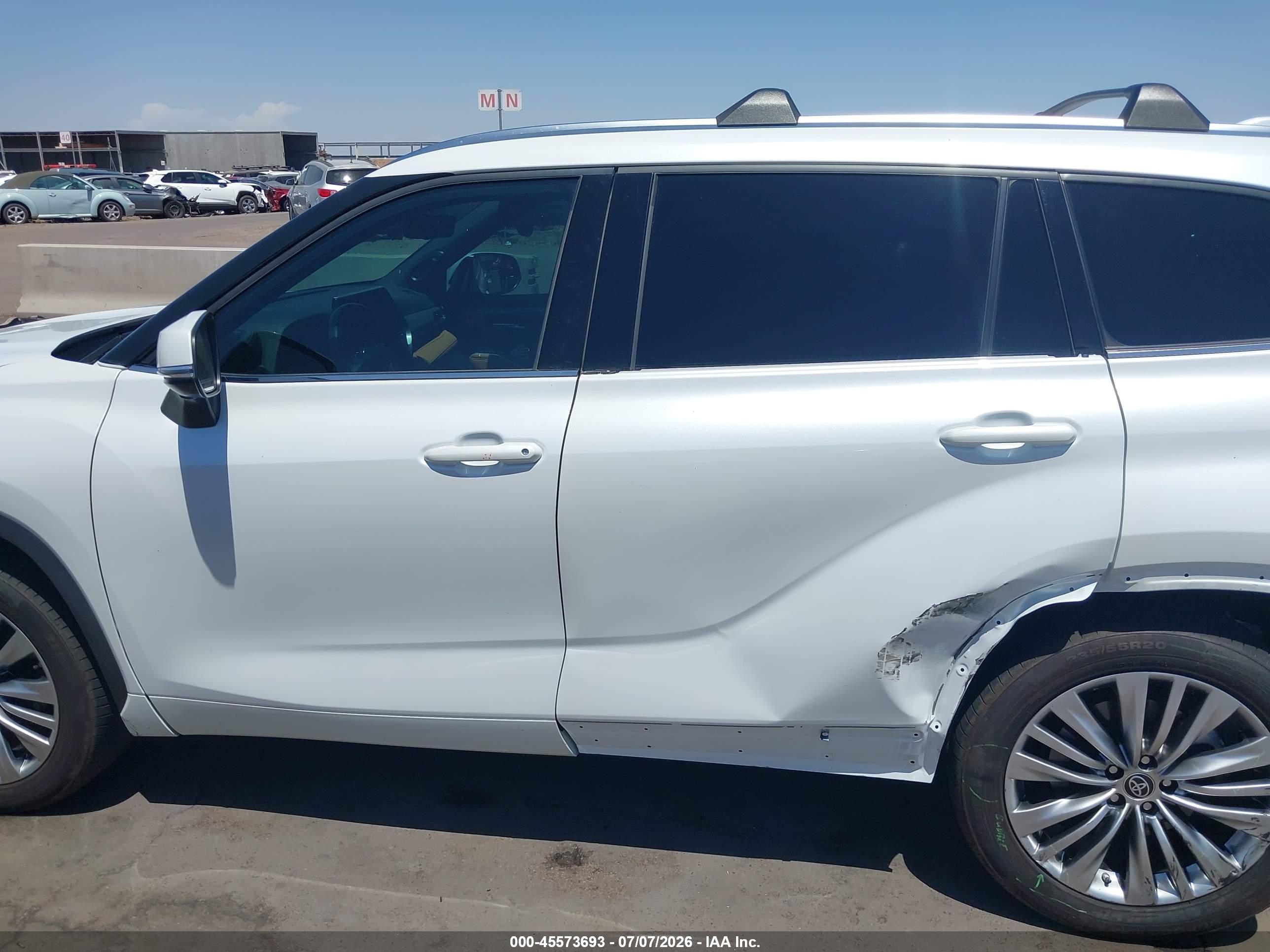 2023 TOYOTA HIGHLANDER PLATINUM