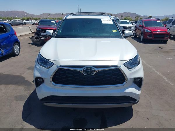 2023 TOYOTA HIGHLANDER PLATINUM