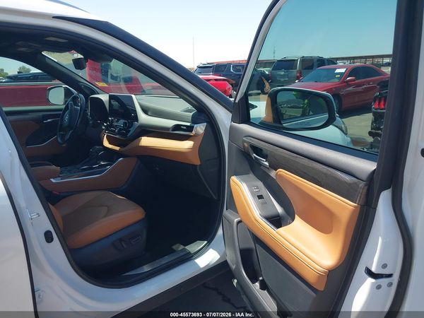 2023 TOYOTA HIGHLANDER PLATINUM