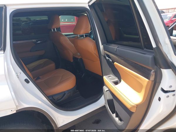 2023 TOYOTA HIGHLANDER PLATINUM