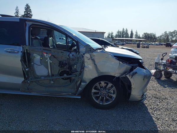 2022 TOYOTA SIENNA XLE — I6