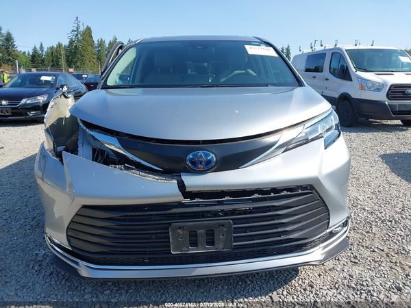 2022 TOYOTA SIENNA XLE — I115
