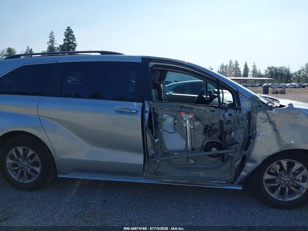 2022 TOYOTA SIENNA XLE — I116