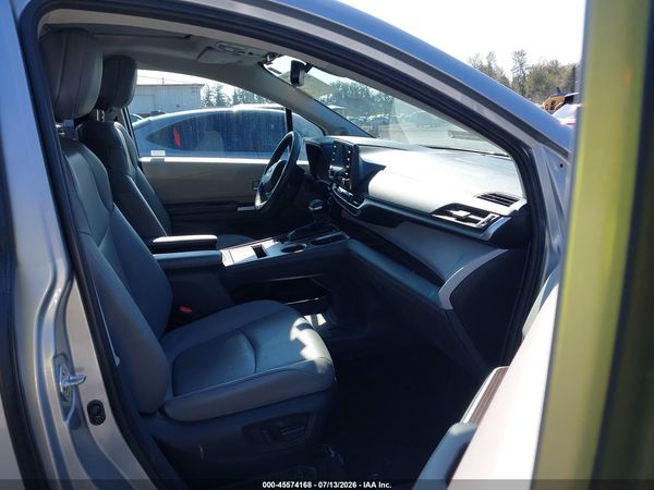 2022 TOYOTA SIENNA XLE — I152