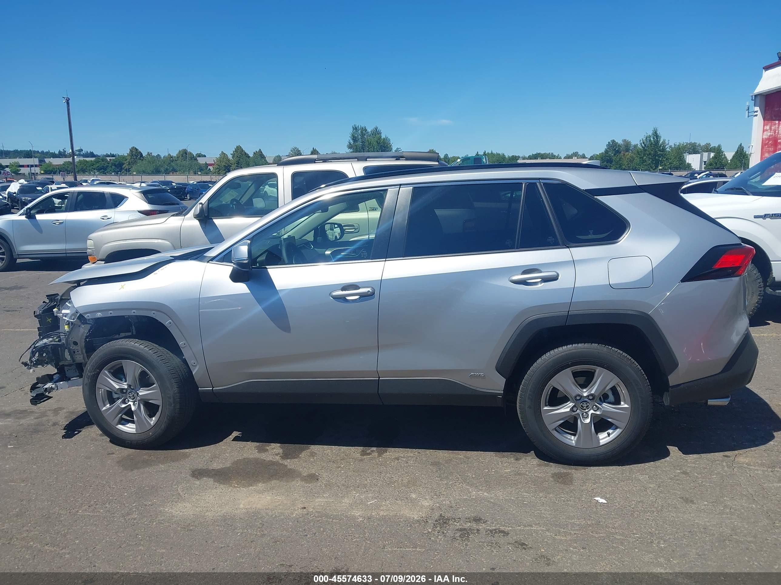 2025 TOYOTA RAV4 HYBRID XLE