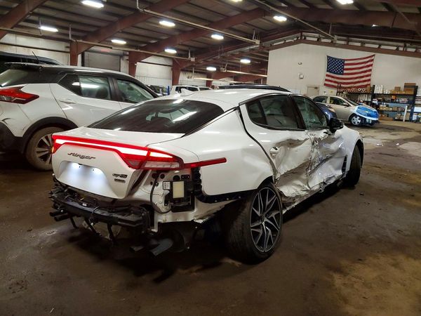 2022 KIA STINGER GT-Line