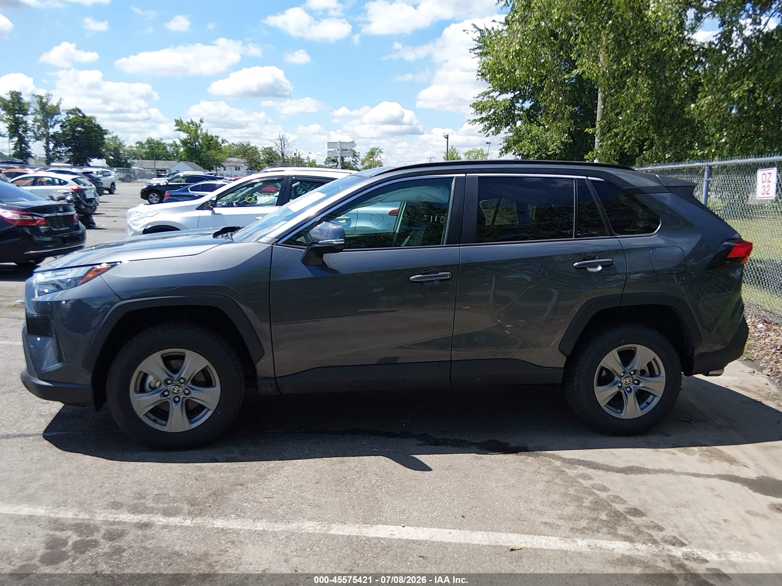 2025 TOYOTA RAV4 XLE