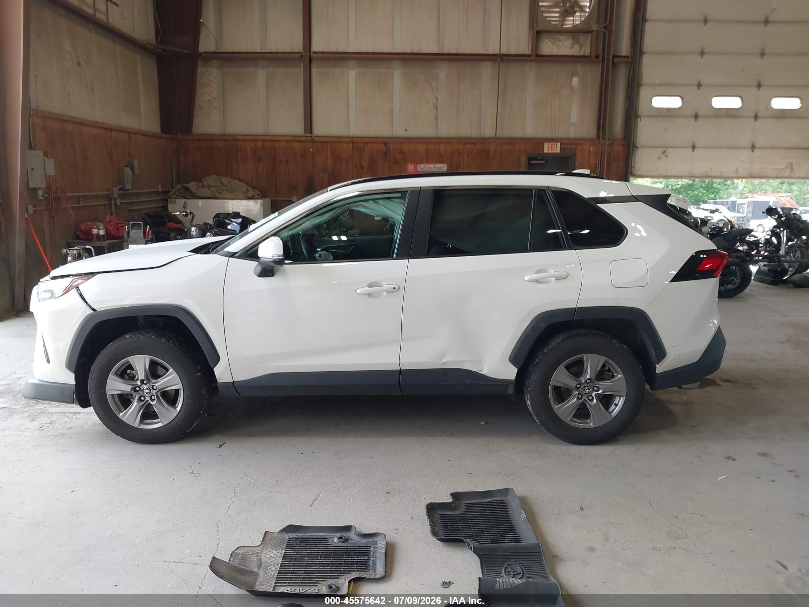 2025 TOYOTA RAV4 XLE