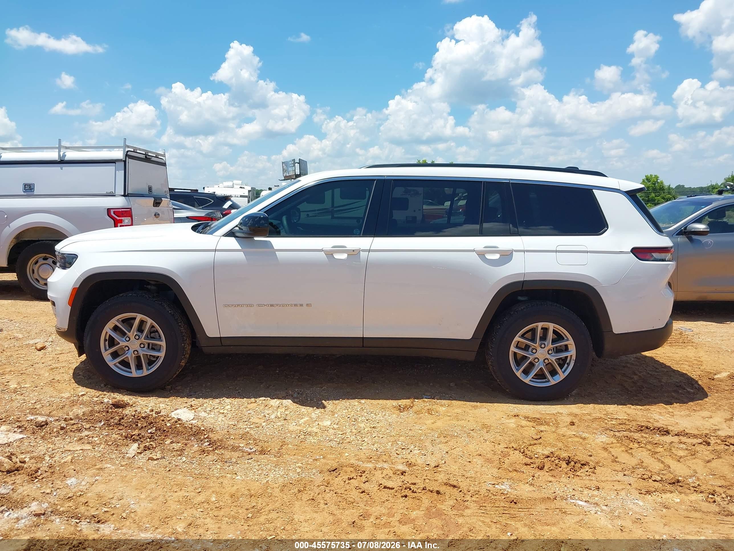 2025 JEEP GRAND CHEROKEE L LAREDO X 4X4