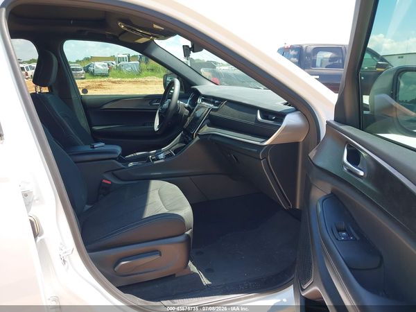 2025 JEEP GRAND CHEROKEE L LAREDO X 4X4