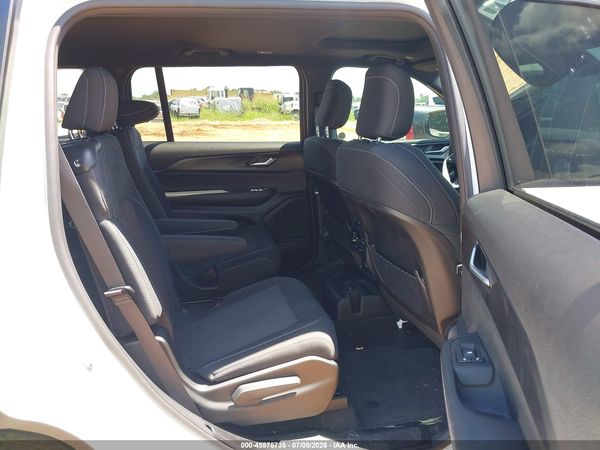 2025 JEEP GRAND CHEROKEE L LAREDO X 4X4