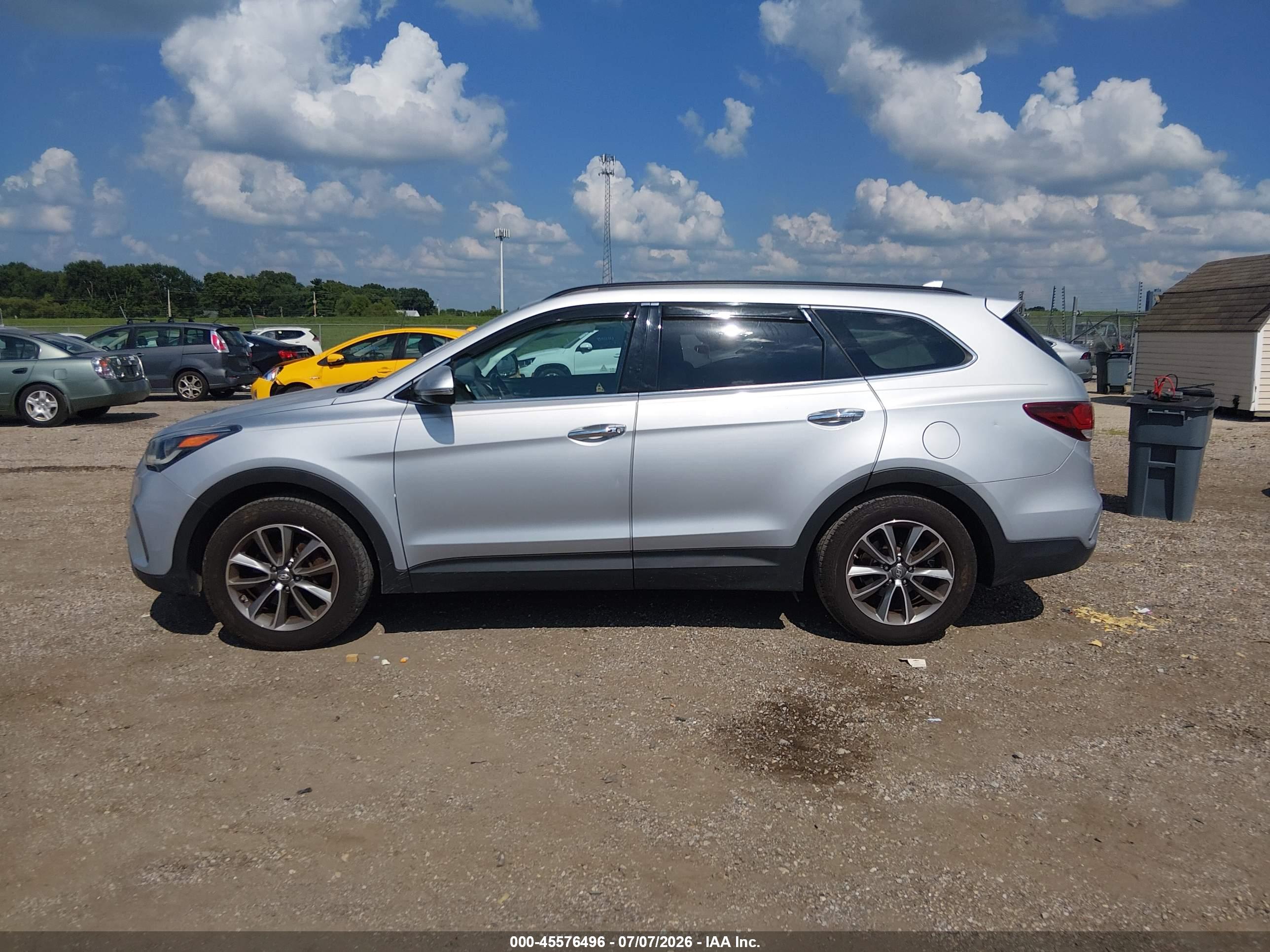 2017 HYUNDAI SANTA FE SE