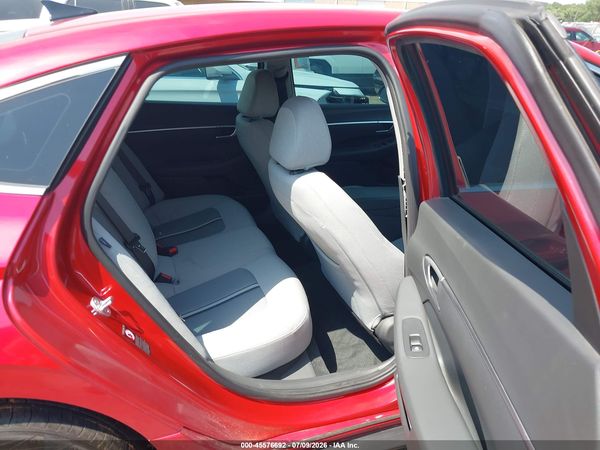 2022 HYUNDAI SONATA SE