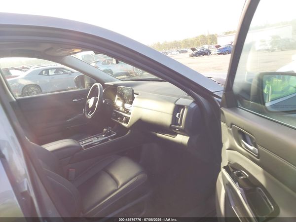 2025 NISSAN PATHFINDER SL FWD