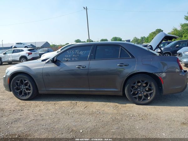2022 CHRYSLER 300 TOURING AWD — I117
