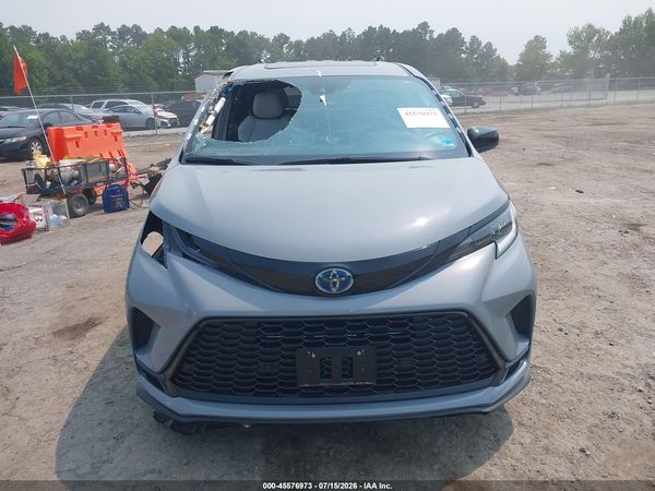 2025 TOYOTA SIENNA XSE