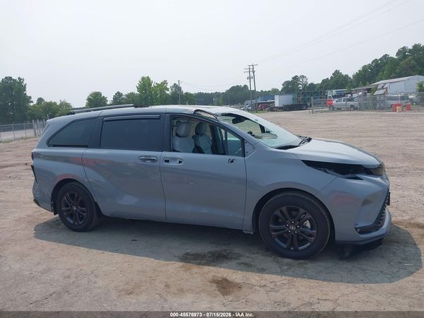 2025 TOYOTA SIENNA XSE