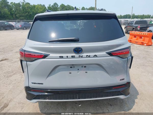 2025 TOYOTA SIENNA XSE