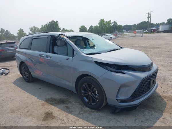 2025 TOYOTA SIENNA XSE