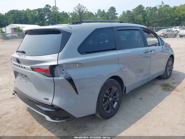 2025 TOYOTA SIENNA XSE