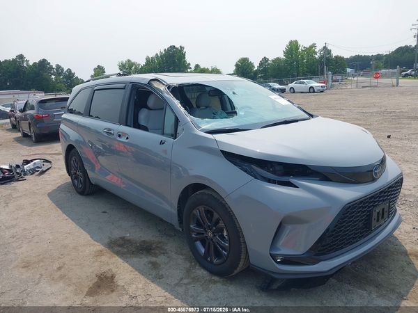 2025 TOYOTA SIENNA XSE