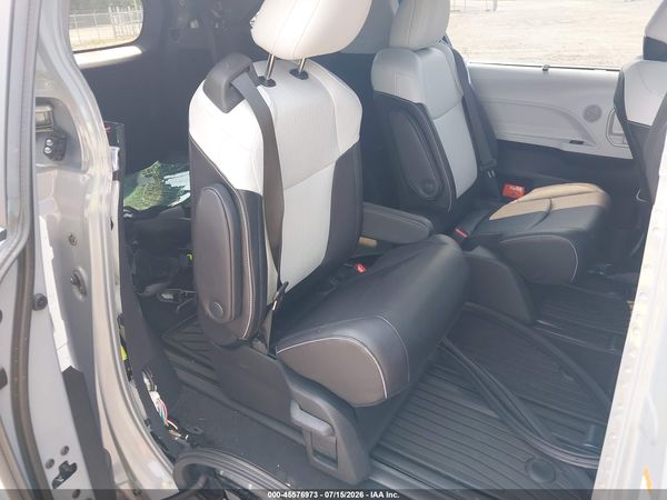 2025 TOYOTA SIENNA XSE