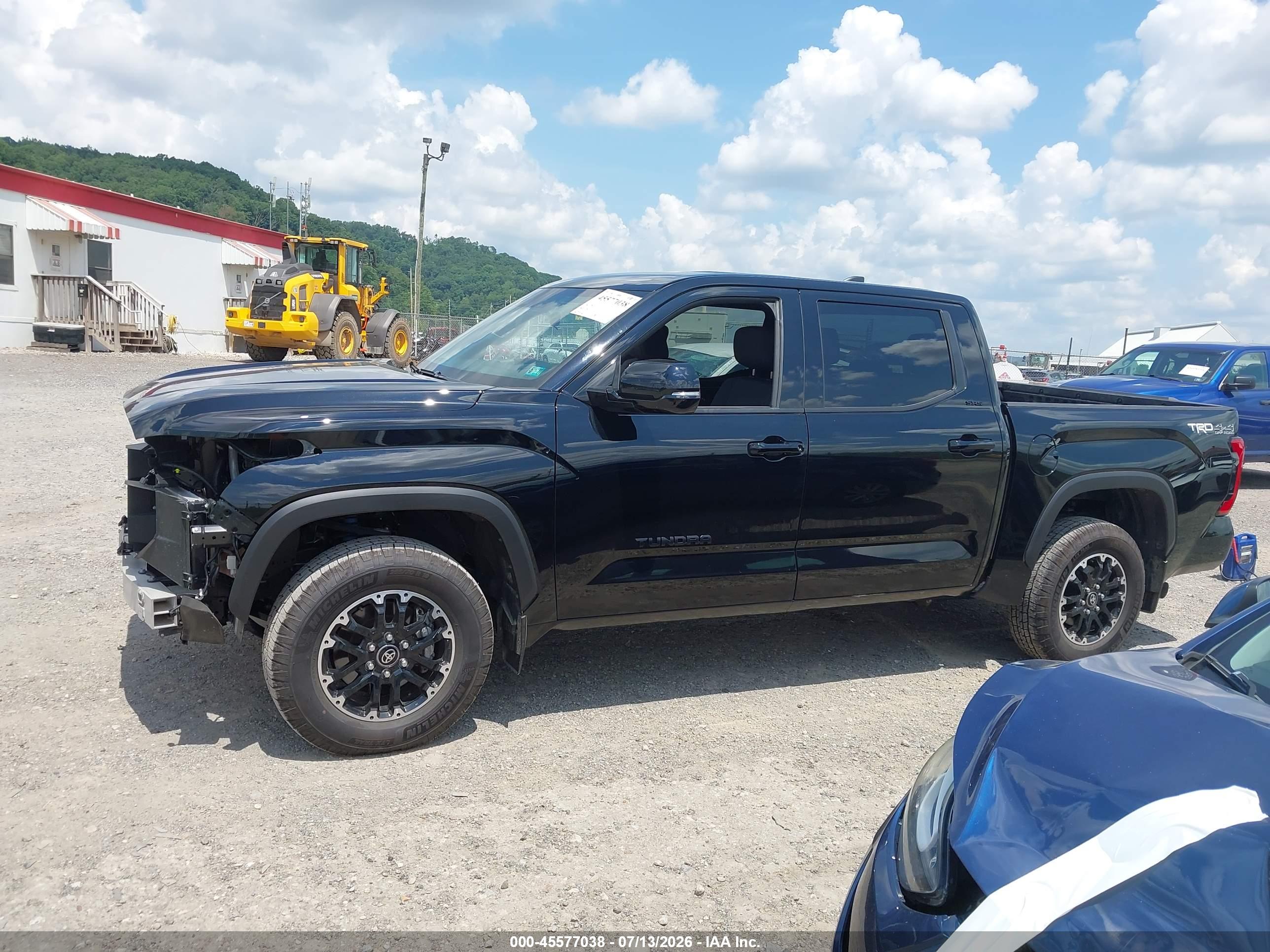 2025 TOYOTA TUNDRA SR5