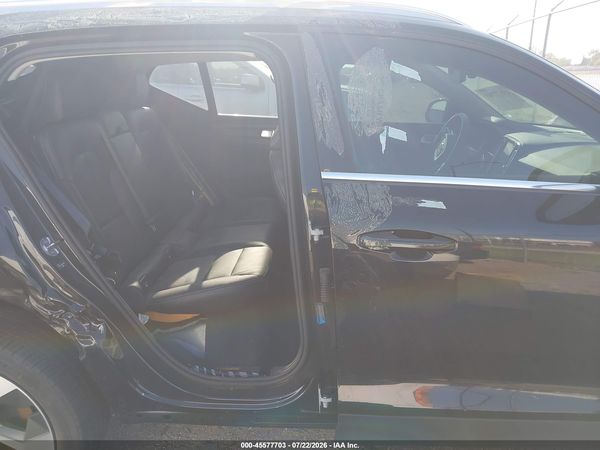 2024 VOLVO XC40 B5 CORE BRIGHT THEME