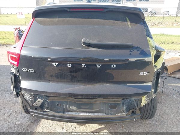 2024 VOLVO XC40 B5 CORE BRIGHT THEME