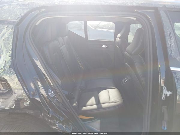 2024 VOLVO XC40 B5 CORE BRIGHT THEME