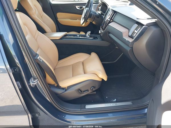 2019 VOLVO XC60 HYBRID T8 INSCRIPTION