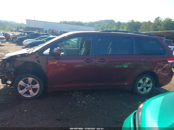 2014 TOYOTA SIENNA