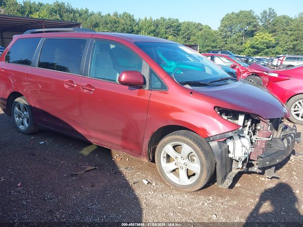 2014 TOYOTA SIENNA LE V6 8 PASSENGER